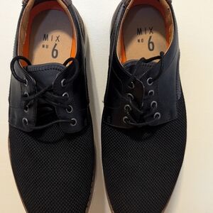 Men's black Oxford shoes, size 8.5 medium. Mix no. 6 brand.